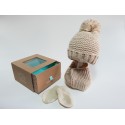 Gorro, manoplas y cuello beige primeros meses